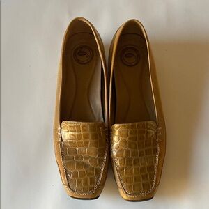 Nurture driving shoes Tan Flats